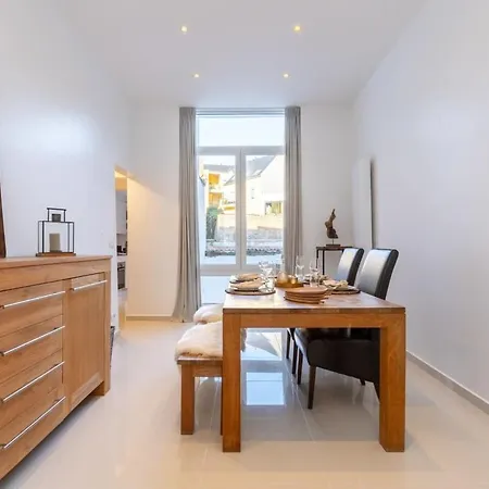 Huswell - Stylish Duplex In Town House Apartamento